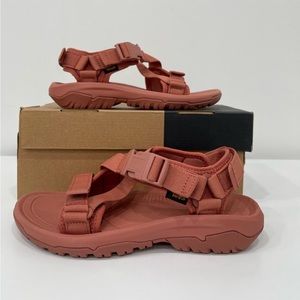 Teva Hurricane Verge sandals size 9. NWT.